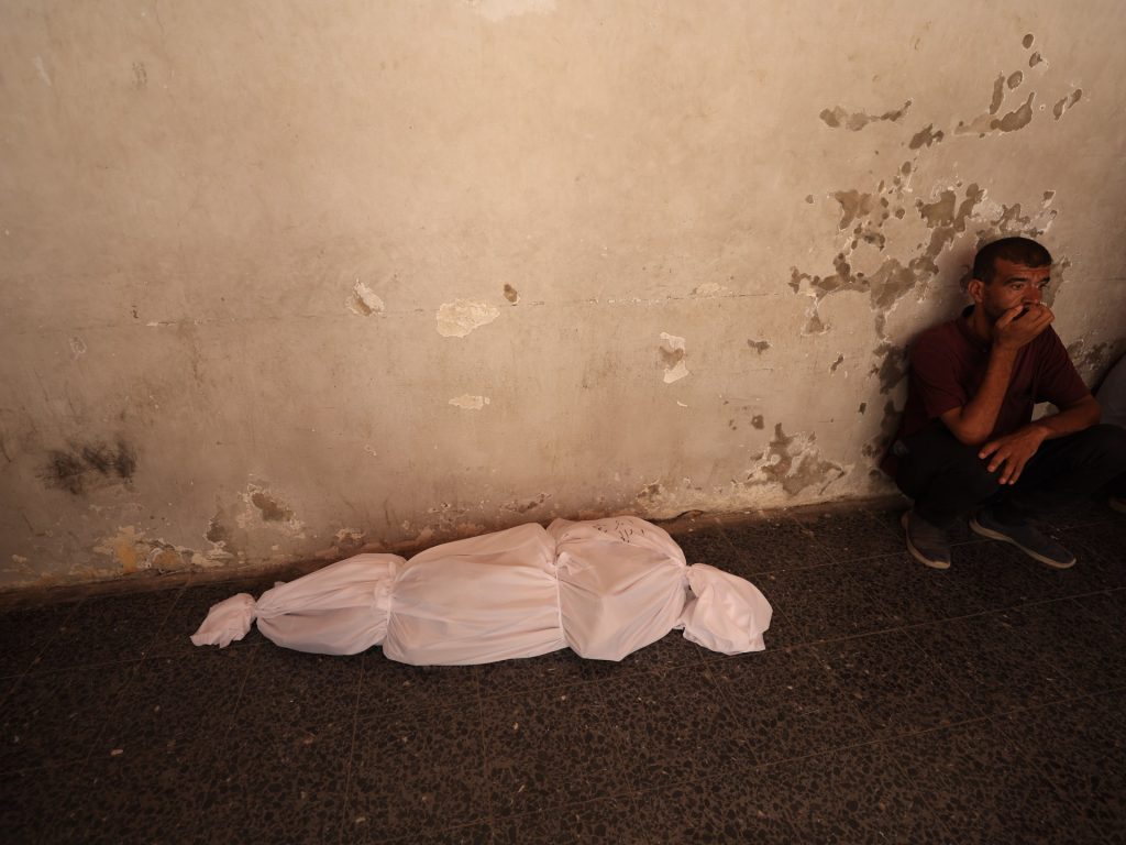 92 شهيدا بالقطاع والأطفال يتساقطون بسبب الجوع