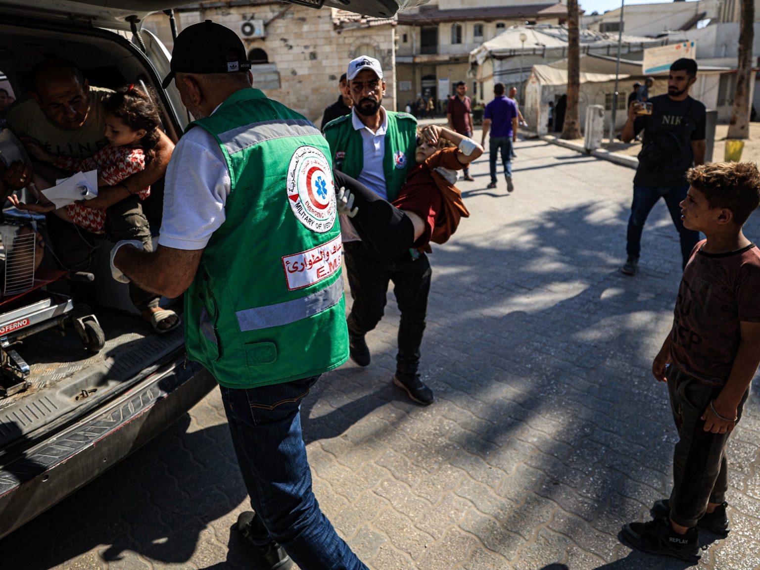 81 شهيدا بغزة وجيش الاحتلال يواصل استهداف المجوّعين