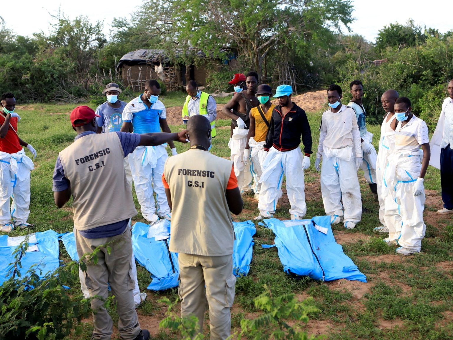 محكمة كينية تأمر بنبش قبور في قضية يُشتبه علاقتها بطائفة دينية متطرفة