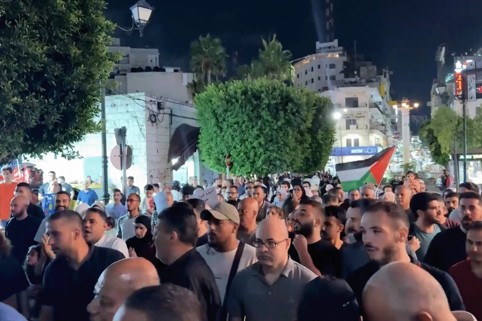 مسيرات داعمة لغزة في الضفة وأجهزة السلطة تقمعها وتعتقل ناشطين