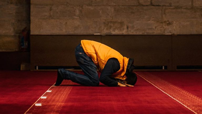 ما حكم صلاة الاستخارة للغير؟.. الإفتاء توضح