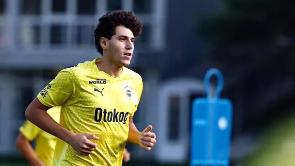 «الشحات» يكشف حقيقة رحيل عمر فايد عن «فنربخشة»: 3 عروض أوروبية على الطاولة