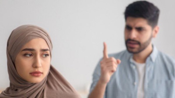 هل يحق للزوج أن يأمر زوجته بالحجاب؟.. الإفتاء تجيب