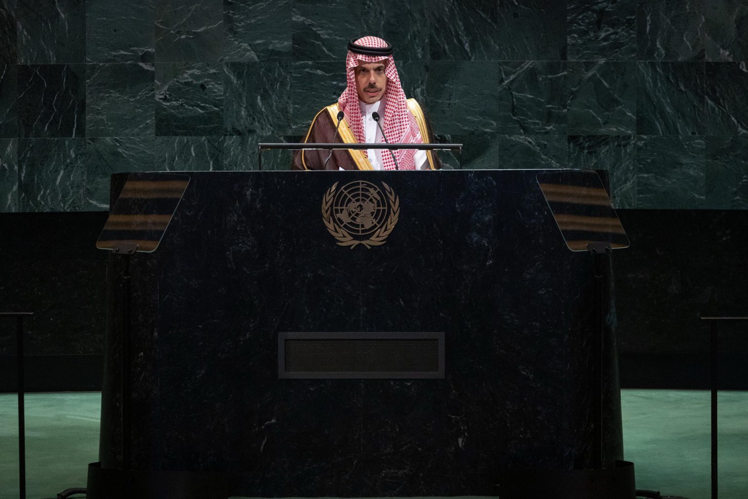 مؤتمر تسوية القضية الفلسطينية وتنفيذ حل الدولتين يعتمد وثيقة ختامية