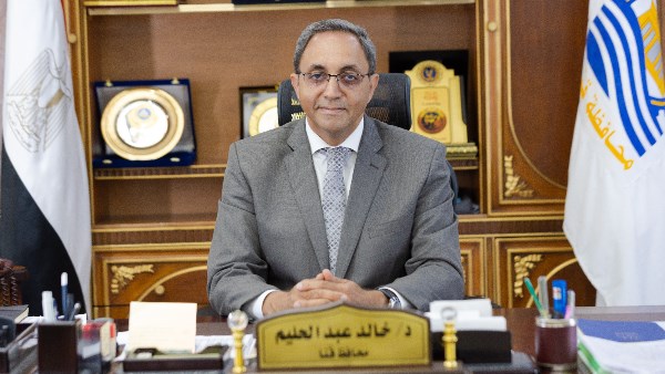 المحافظ يبحث آليات تفعيل مخرجات مؤتمر إقليم قنا الكبرى