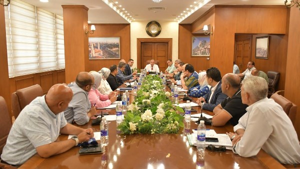 محافظ بورسعيد يعقد اجتماعا لمتابعة أعمال توصيل المرافق لاستاد النادي المصري محافظ بورسعيد يعقد اجتماعا لمتابعة أعمال توصيل المرافق لاستاد النادي المصري