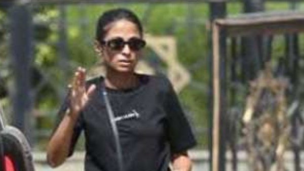 صاحبة واجب .. لحظة وصول روبي لإستقبال عزاء طليقها سامح عبد العزيز