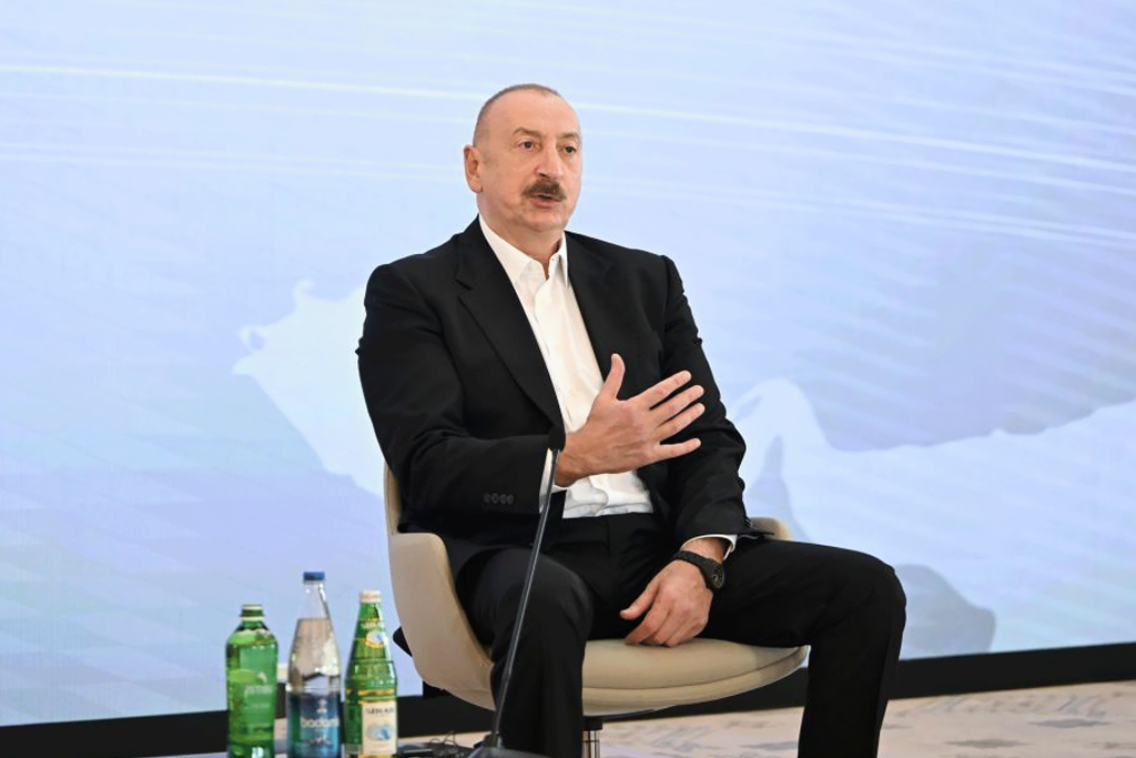 علييف يطالب روسيا بالاعتراف بإسقاط طائرة أذربيجانية العام الماضي