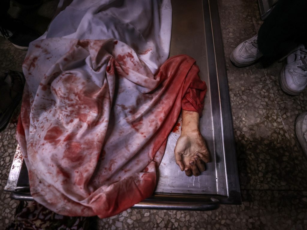 الحرب على غزة.. 70 شهيدا خلال 24 ساعة والاحتلال يواصل قصف خيام النازحين