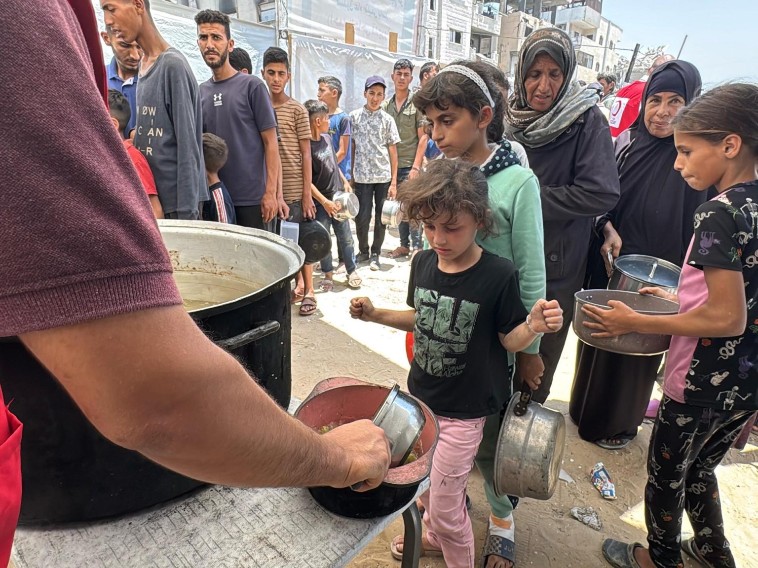 إنفوغراف.. أولويات إنسانية عاجلة في قطاع غزة