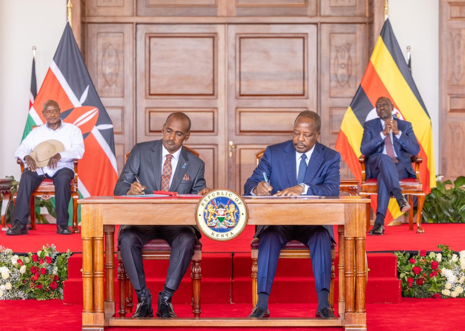 كينيا وأوغندا توقعان 8 اتفاقات جديدة لتعزيز التعاون