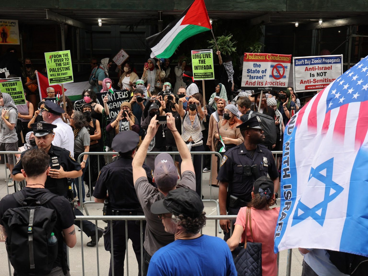 هآرتس: إسرائيل تستضيف مؤثرين أميركيين لتلميع صورتها بالولايات المتحدة