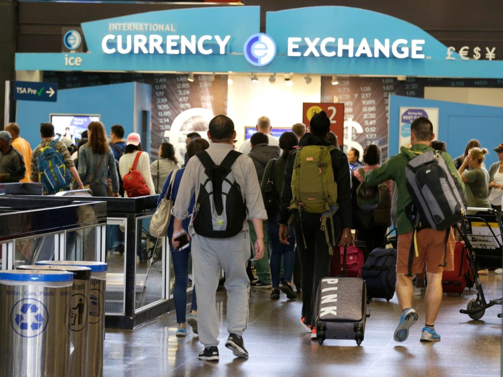 إدارة ترامب ترحّل 95 هاييتيّا وسط تشديد سياسات الهجرة