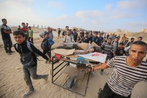 98 شهيدا بقصف الاحتلال لغزة منذ فجر اليوم والمجاعة تتفاقم