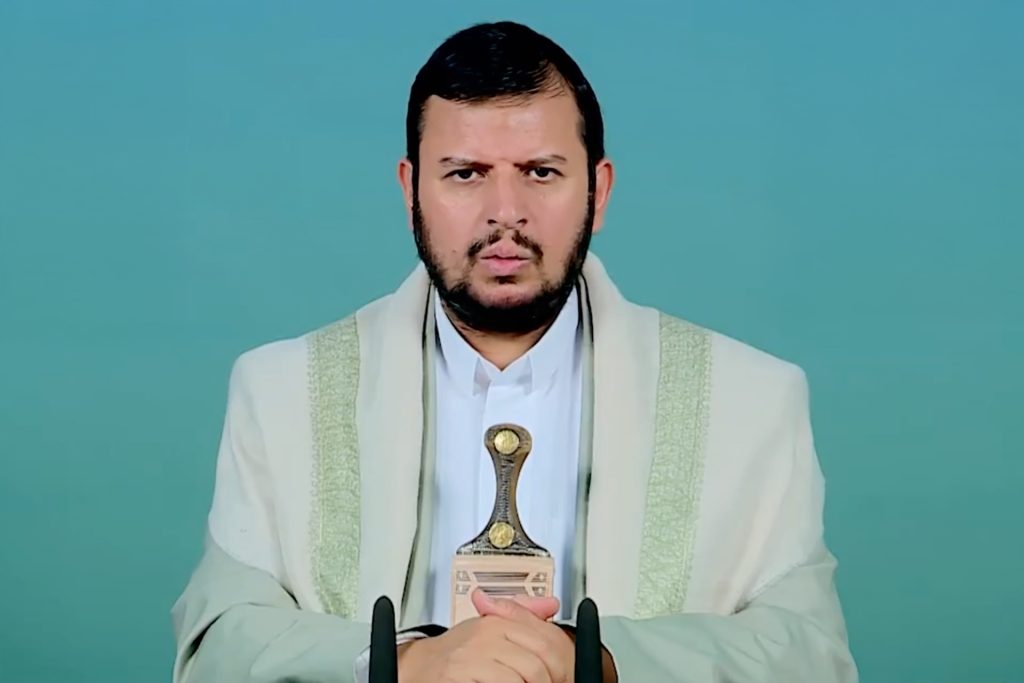 زعيم الحوثيين: لن نسمح بمرور بضائع ذات صلة بإسرائيل عبر البحر