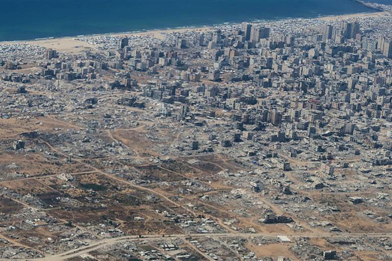 إسرائيل تريد طمس الحقيقة من الجو بحظر تصوير إسقاط المساعدات