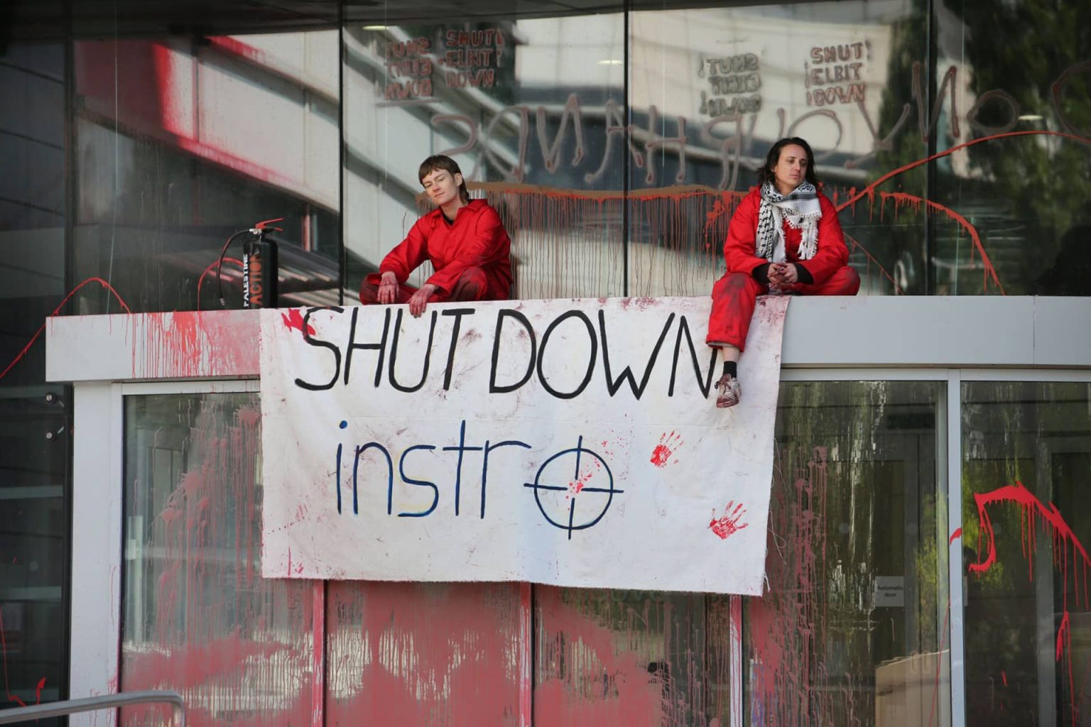 اتهام 4 نشطاء داعمين لفلسطين في اقتحام قاعدة بريطانية