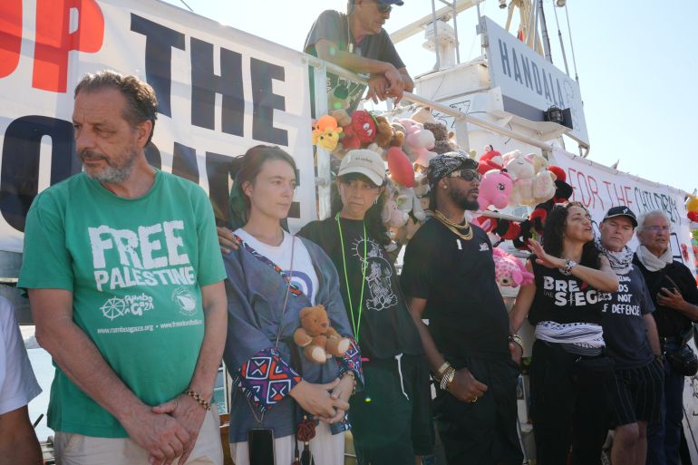 صور بعثتها موفدة الجزيرة إلى الميناء التي انطلقت منه السفينة حنظلة إلى غزة