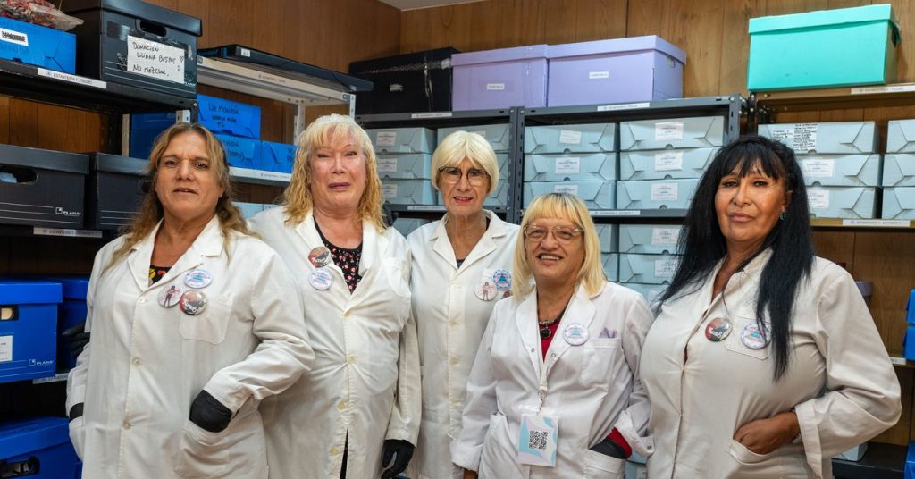 هذه المحفوظات LGBTQ+ تتحدى المحو ، ذاكرة واحدة في كل مرة