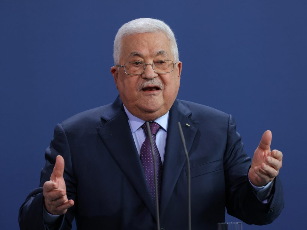 عباس يباشر حملة اتصالات دولية لوقف التجويع في غزة