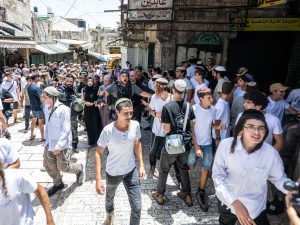 مستوطنون يقتحمون الأقصى والاحتلال يحرق منازل بمخيم نور شمس