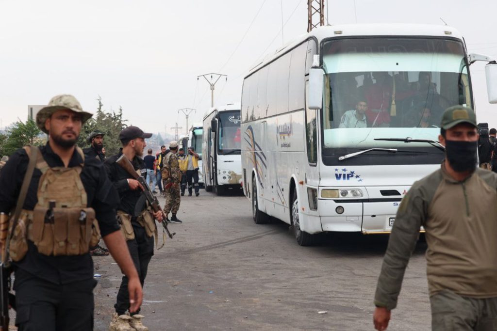 بدء خروج العائلات المحتجزة من السويداء “حتى ضمان عودتها” | أخبار