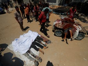 شهداء بقصف نازحين والاحتلال ينسف مباني شرقي مدينة غزة