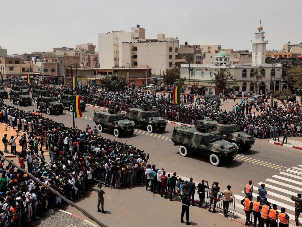 فرنسا تسلم قاعدة روفيسك للسنغال ضمن خطة الانسحاب الكامل