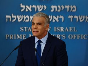 لبيد: الاستهداف الإسرائيلي للقصر الرئاسي بدمشق سلوك متهور