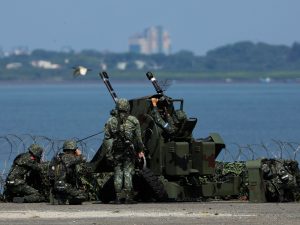 تايوان تجري تدريبات تحاكي هجوما صينيا وتبعد سفينتين لبكين