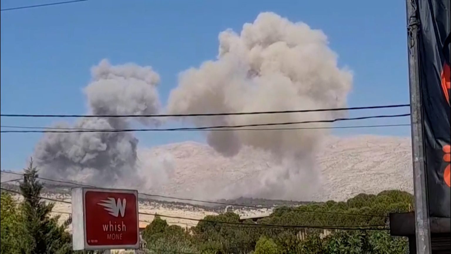 لبنان.. مقتل سوري بغارات إسرائيلية والحكومة تناقش الورقة الأميركية