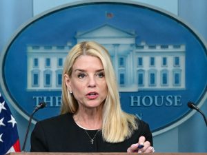 مصادر: إقالة موظفين بوزارة العدل الأميركية شاركوا في تحقيق ضد ترامب