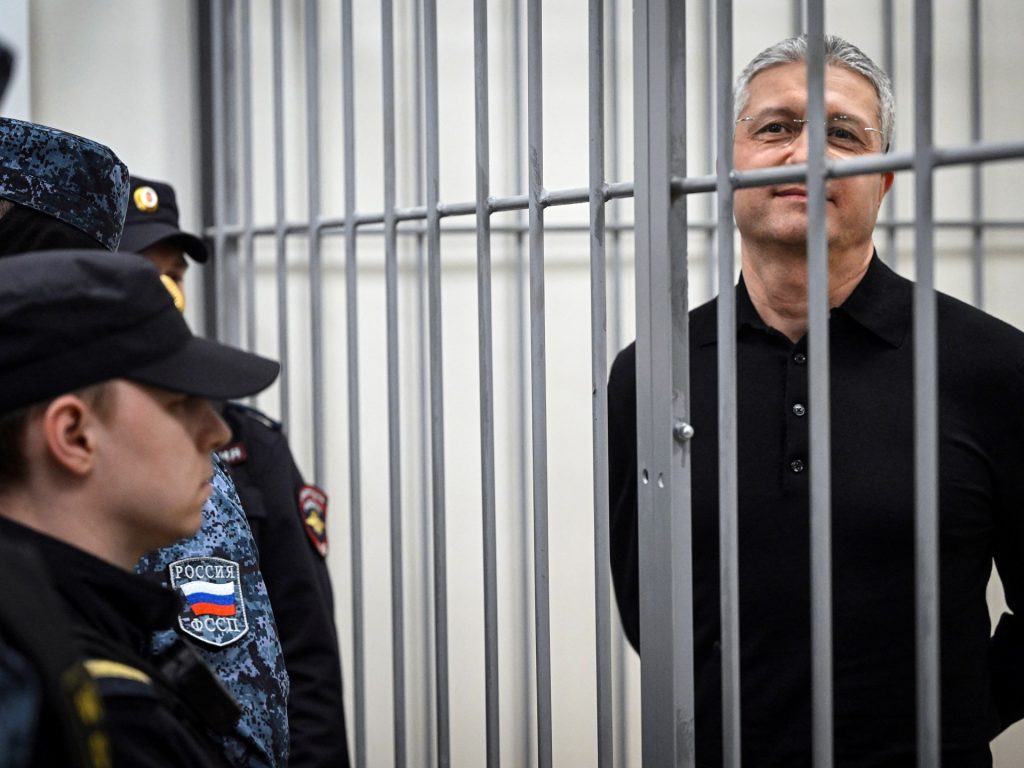 السجن 13 عاما لنائب وزير الدفاع الروسي بتهم فساد