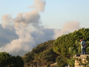 مقتل لبناني بغارة إسرائيلية على سيارة في بنت جبيل