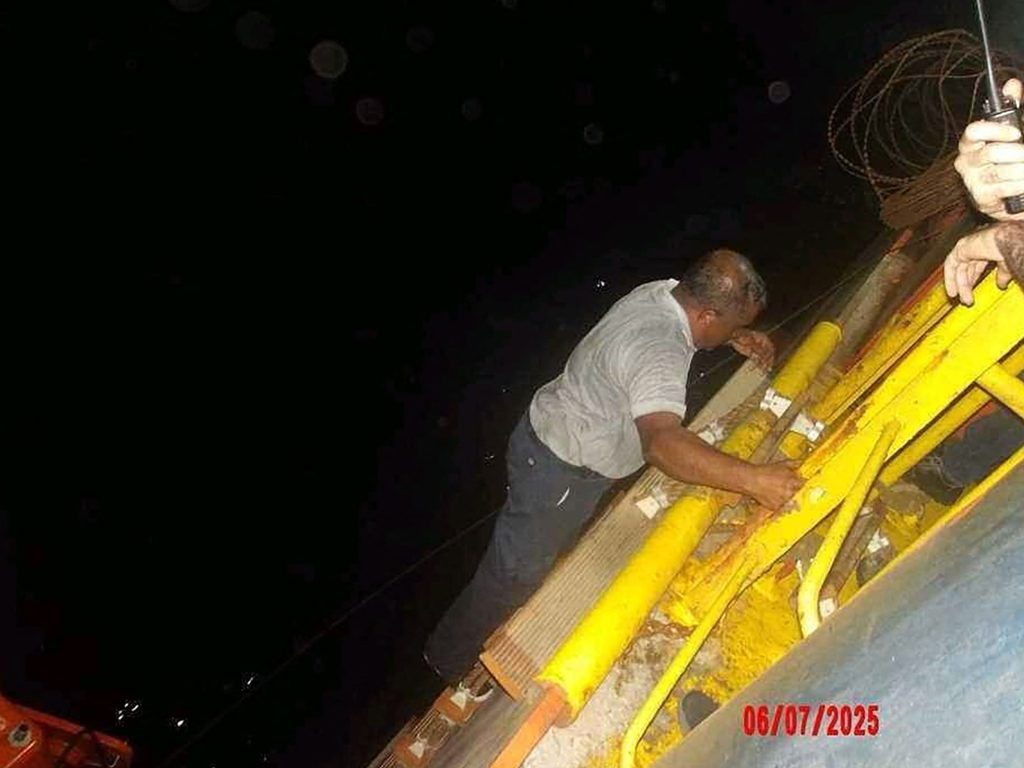 هيئة بحرية: سفينة تفقد قدرتها على الإبحار بعد تعرضها لهجوم غربي الحديدة