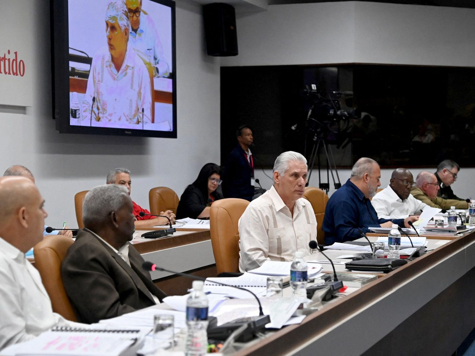 واشنطن تفرض عقوبات على رئيس كوبا لاتهامه بقمع احتجاجات