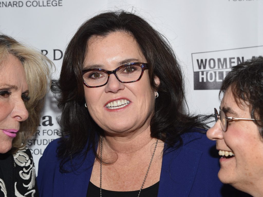 ترامب يهدد بسحب الجنسية من مذيعة شهيرة