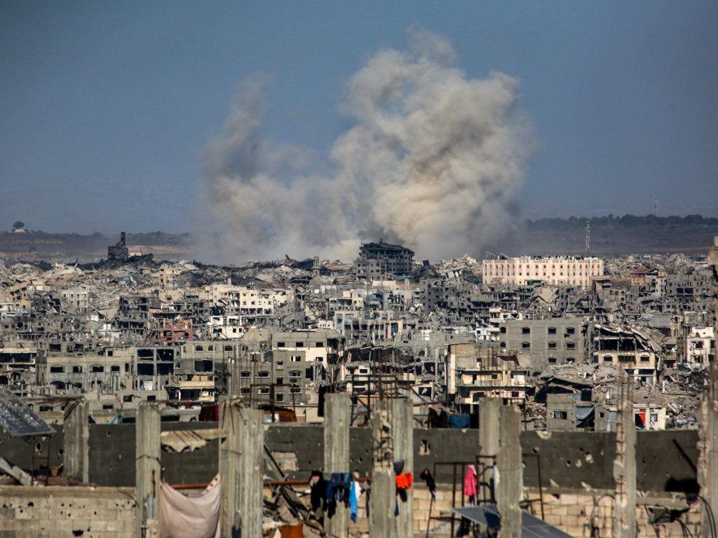 عشرات الشهداء والجرحى بغزة وتحذير أممي من خطورة الوضع الإنساني