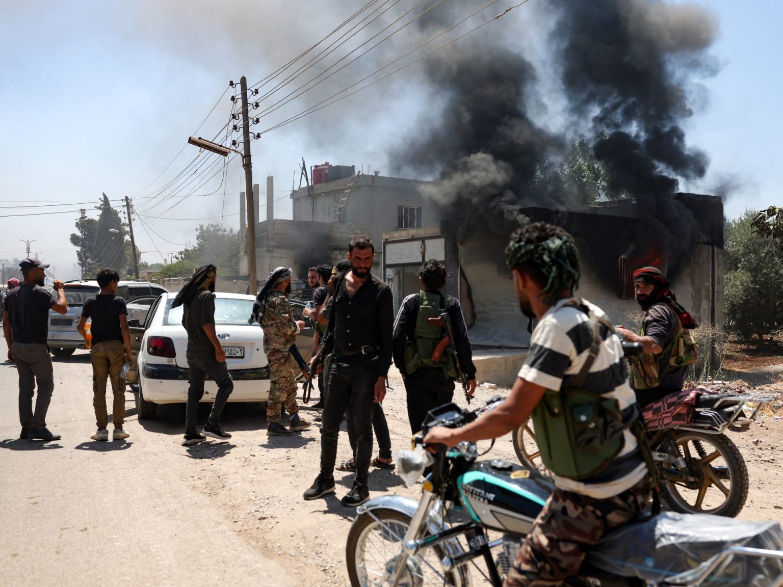 العشائر تخوض اشتباكات داخل السويداء والداخلية تنفي انتشار عناصرها