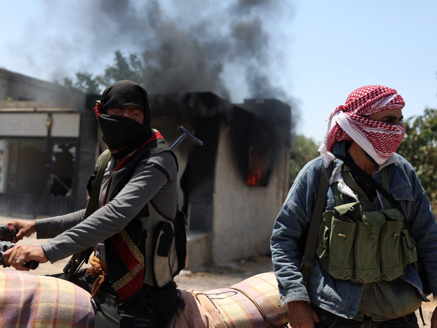 الخضير: مجازر وقطع رؤوس واغتصاب بالسويداء والحكومة مقصّرة