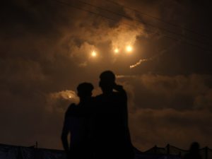 الحرب على غزة.. شهداء في غارات ليلية والجوع يفتك بالمحاصرين