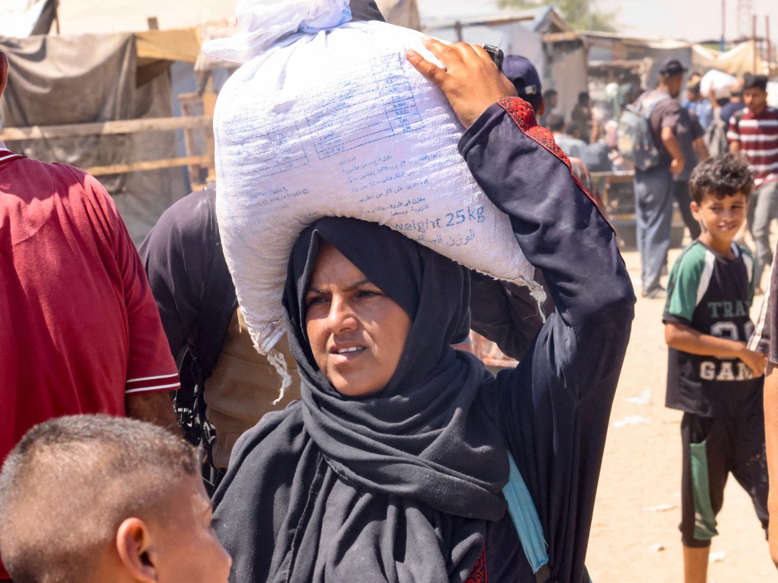 الحرب على غزة.. الجوع يفتك بالقطاع وواشنطن تنتقد مؤتمر حل الدولتين