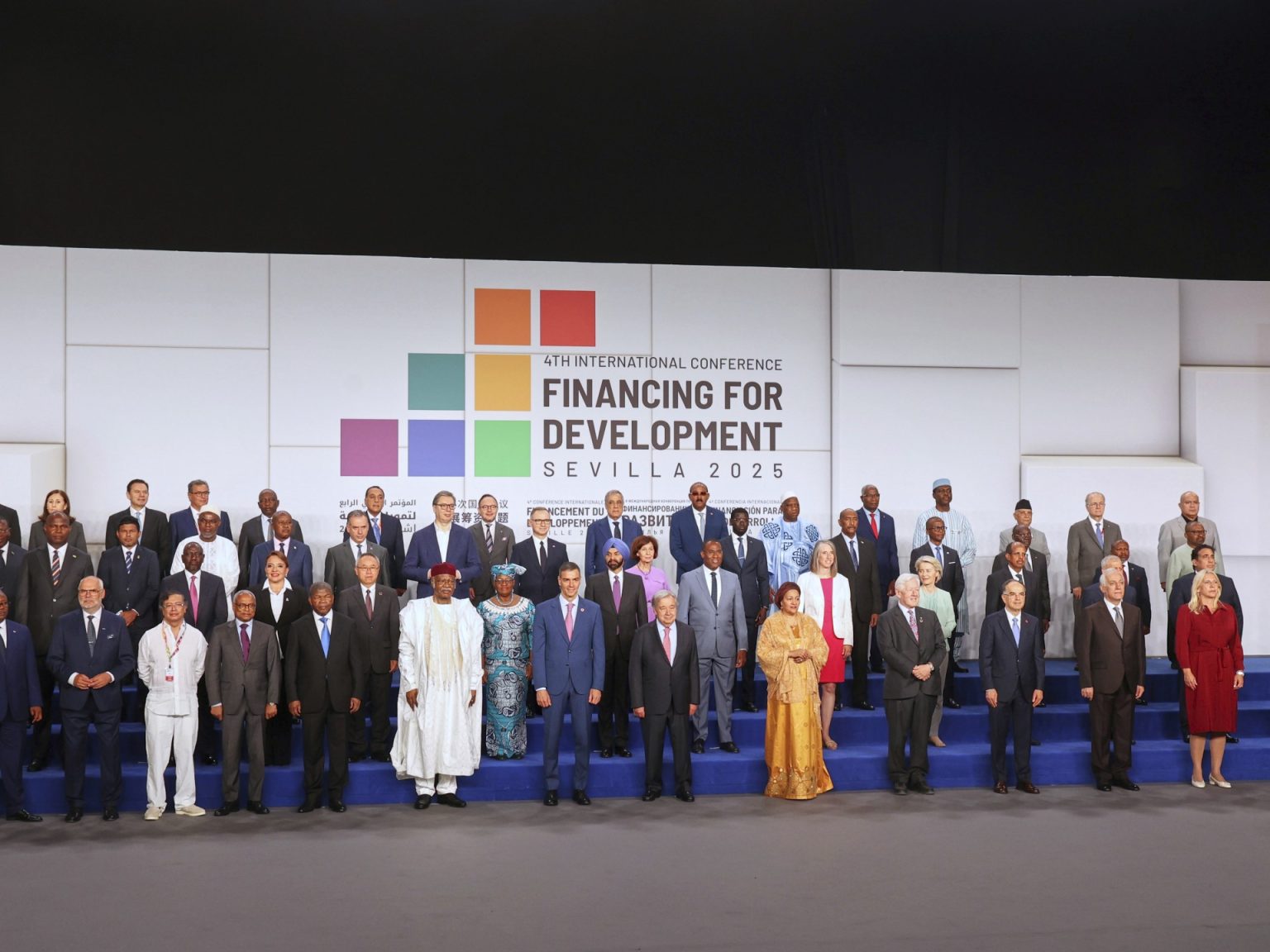 قادة العالم يتعهدون بدعم التنمية في “قمة إشبيلية” بغياب ترامب