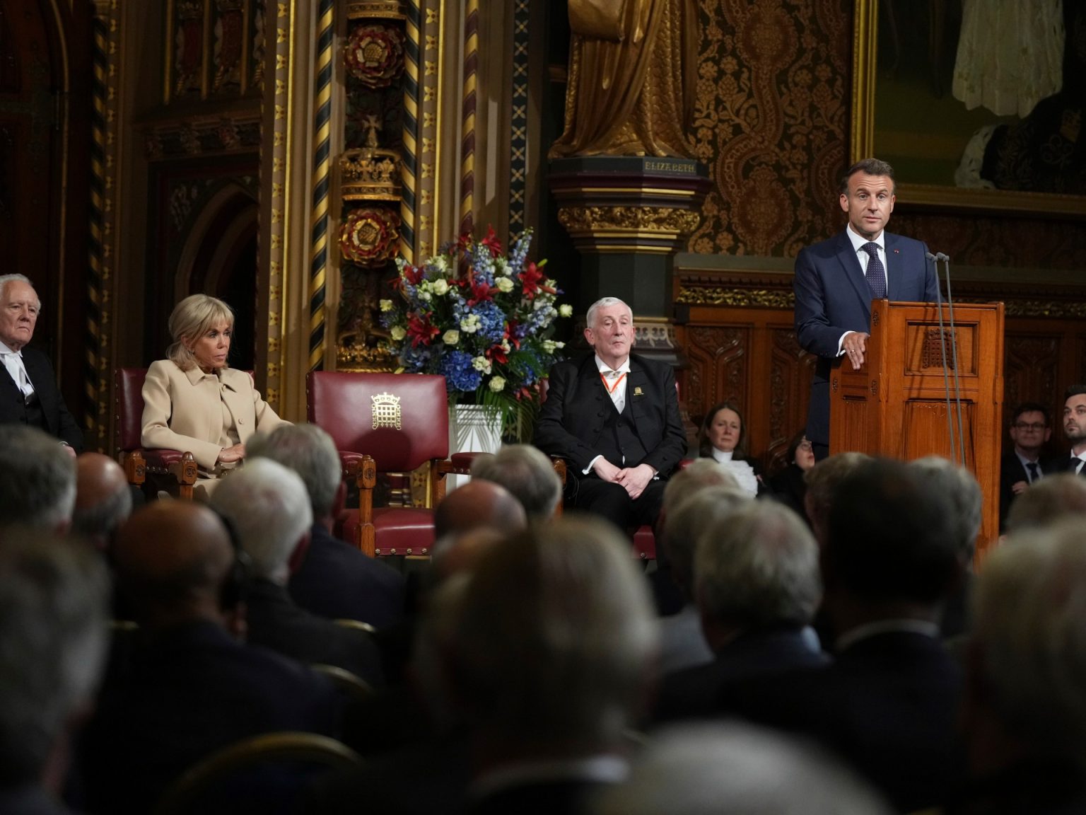 ماكرون يدعو إلى إنهاء الاعتماد الأوروبي على أميركا والصين