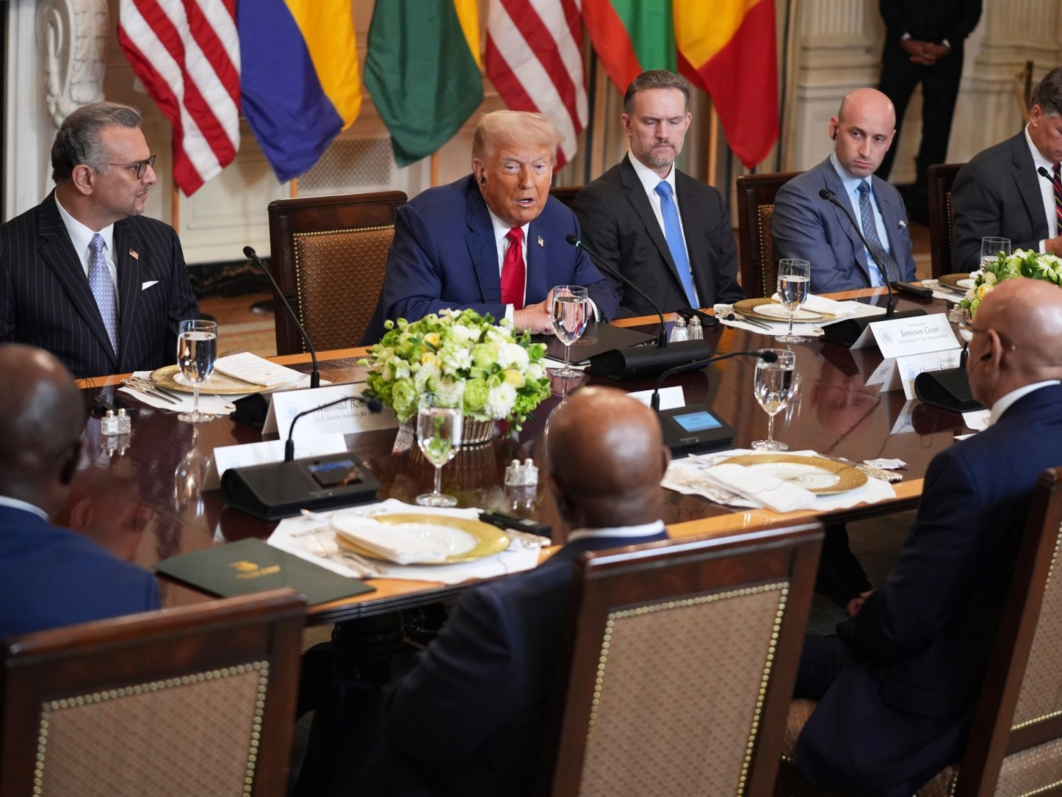 ترامب يجتمع بقادة 5 دول أفريقية وعينه على معادنها الثمينة