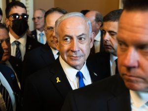 مستشار لنتنياهو يواجه اتهامات بتسريب معلومات سرية عن غزة