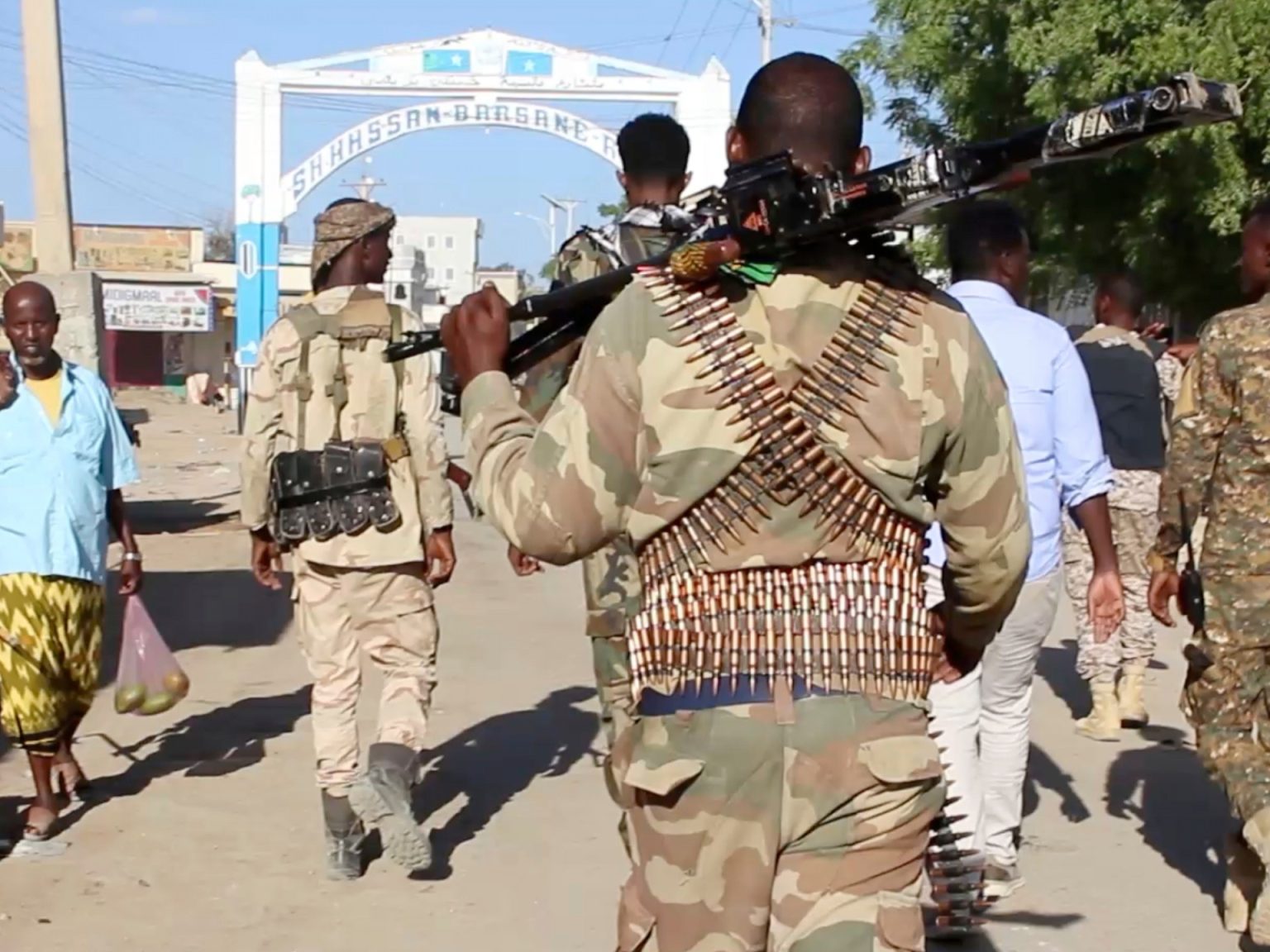 حركة الشباب تسيطر على بلدة وسط الصومال وتواصل تقدمها