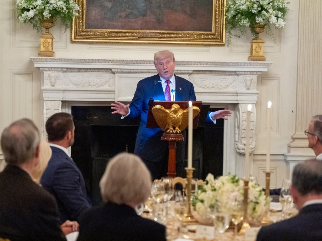 ترامب يعلن الإفراج قريبا عن 10 أسرى إسرائيليين