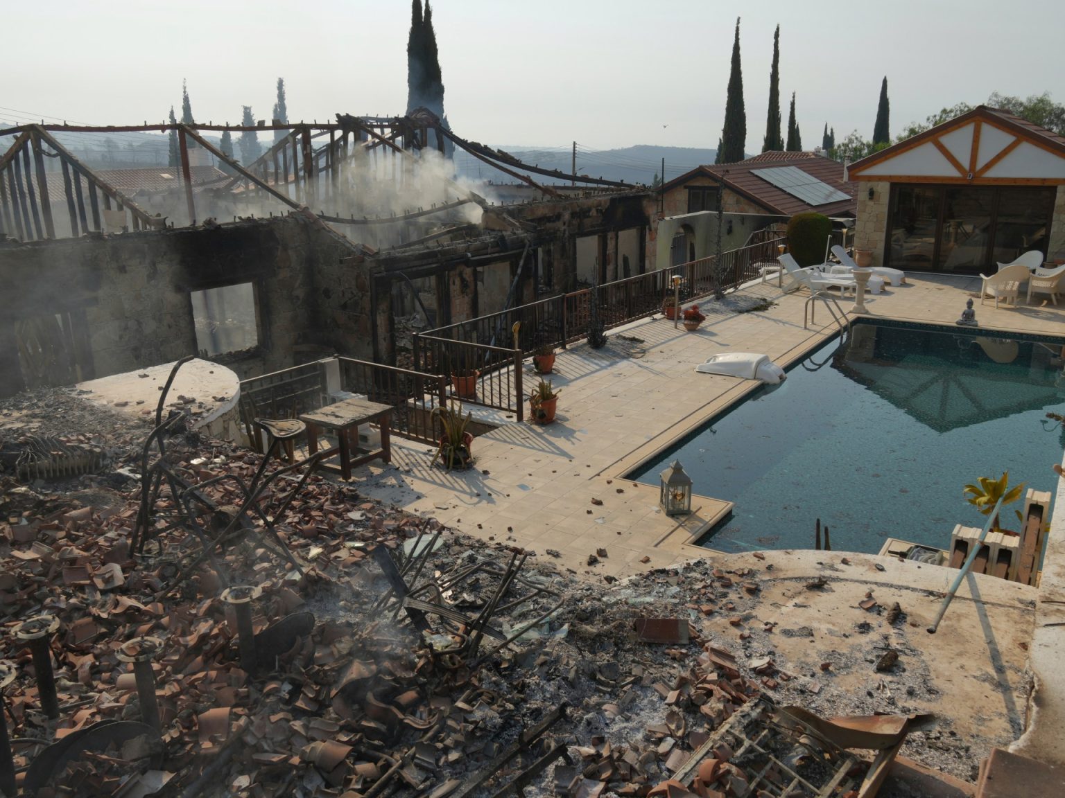 مقتل 10 رجال إطفاء بتركيا وشخصين في قبرص جراء حرائق غابات