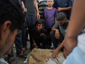 30 شهيدا في غزة وعمال الإغاثة الأممية ليسوا آمنين